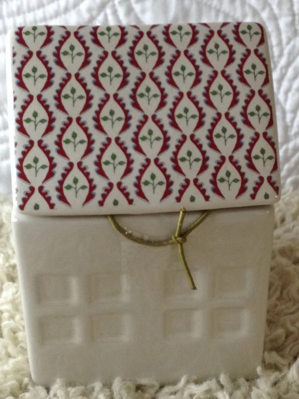 NWT 14 oz Fireside Glow Scented Candle Ceramic/Earthenware House Holiday Scents